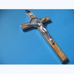 Krzyż metalowy z medalem Św.Benedykta 20 cm.Drzewo oliwne.Wersja Lux